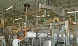 Gelenkdrehkran und Elektrokettenzug rostbeständig in Lebensmittelindustrie