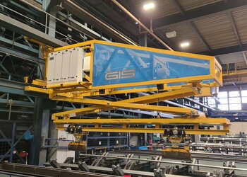 Konsolkran mit Aufnahmevorrichtung für Metallstangen