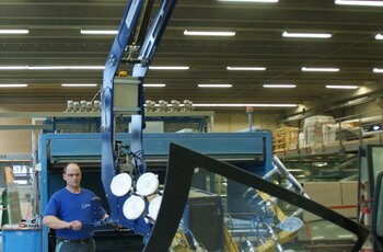Kransystem mit Vakuumheber für Transport von Glasscheibe
