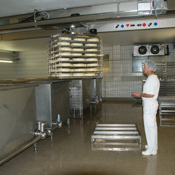 Laufkran aus Edelstahl im Einsatz in der Lebensmittelproduktion