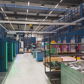 Kransystem mit Elektrokettenzug und Vakuumheber