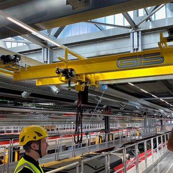 Sämtliche Bewegungen erfolgen durch stufenlose, frequenzgesteuerte Elektroantriebe mit Sanftanlauf. Das Hubwerk GPOD1000 ist mit einer lastabhängigen Hubgeschwindigkeit ausgerüstet, welches Leerfahrten mit doppelter Geschwindigkeit ermöglicht