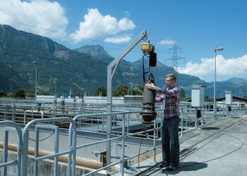 Elektrokettenzug für Aussenanwendung  in Abwasserreinigungsanlage