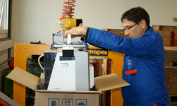 Handy-Kettenzug GPH für Kartonkiste Mit Handy-Kettenzug werden Geräte in Kartonboxen verpackt
