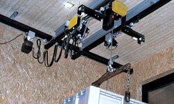 Leichtkransystem Zweiträger-Hängekran GISKB mit Zwischenbau Kransystem für den Transport von einer Kiste in der Weinproduktion