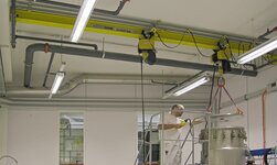 Hängebahn Chemie und Pharmazie Kran wird eingesetzt in chemischer Produktionsstätte