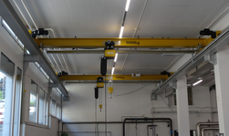 Obergurt-Laufkran Produktionshalle Kransystem für die firmeninterne Warenlogistik