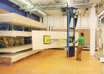 Kransystem für das rationelle Ein- und Auslagern von Platten sowie Paletten im Warenlager